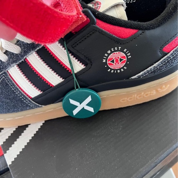 Adidas sneakers Midwest Kids brand, straps and laces, brand new size MEN’s 11 - Picture 6 of 8